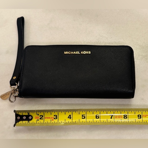 Michael Kors Black and Gold wristlet & wallet - Picture 8 of 9